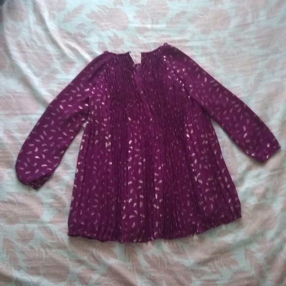 Gorgeous purple pleated dress with gold feathers - Picture 6 of 8